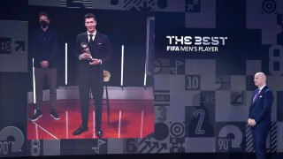 मेस्सीलाई पछि पार्दै लेवान्डोस्कीले जिते फिफा पुरुष वर्ष खेलाडी अवार्ड