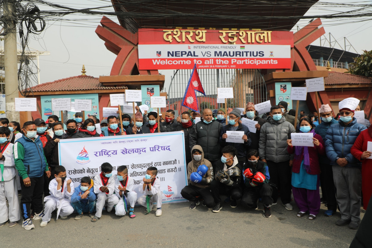 राखेप सदस्यसचिव विवाद अन्त्यको माग गर्दै विरोध र्‍याली