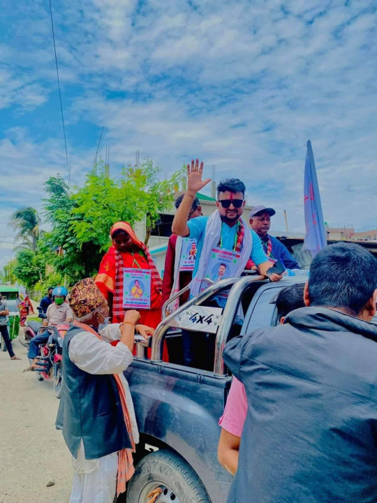 क्रिकेटर सरोज चुनावी मैदानमा