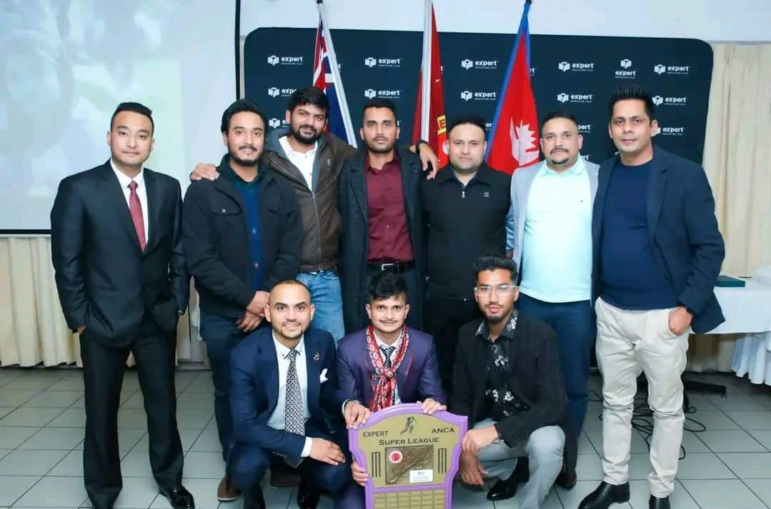 नेप्लिज क्रिकेट एशोसियसनद्वारा हरिवंश आचार्यसहित खेलाडी तथा सहयोगीहरुलाई सम्मान