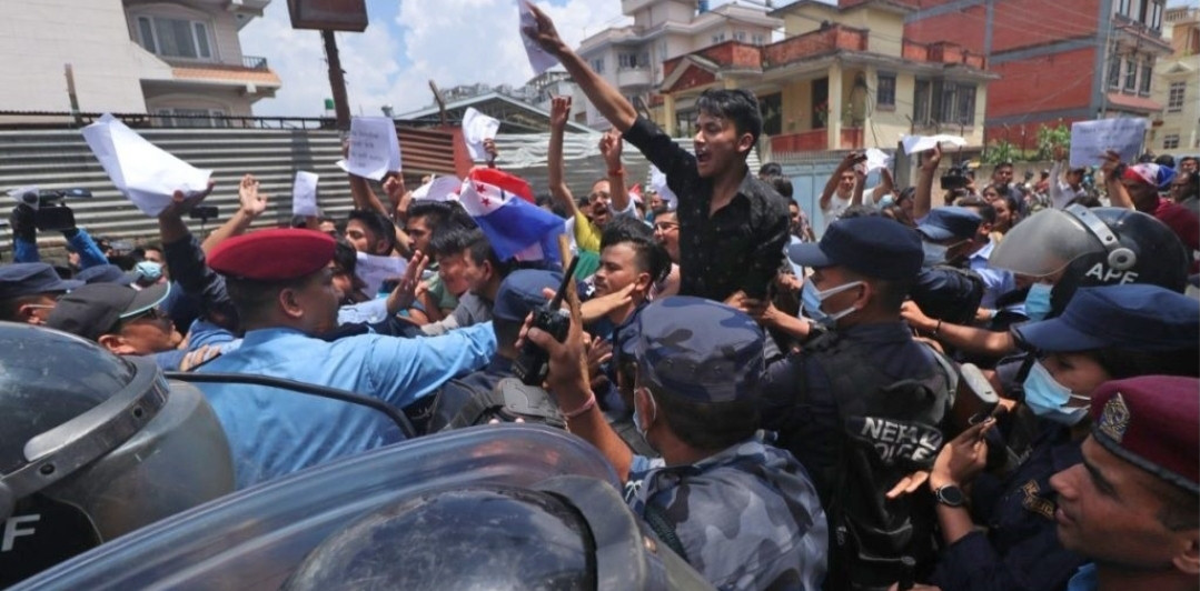 सभापति देउवाविरुद्ध शेखर कोइराला पक्षका विद्यार्थीले गरे नाराबाजी