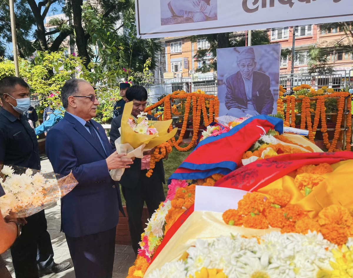 प्रचण्डद्वारा ‘शताब्दी पुरुष’ जोशीको पार्थिव शरीरमा माल्यार्पण (फोटो फिचर)