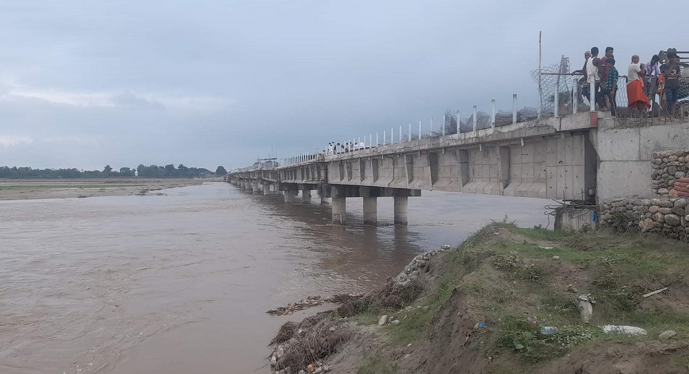 २४ घन्टा बित्दा पनि भेटिएनन् बबई नदीमा डुबेका किशोरी