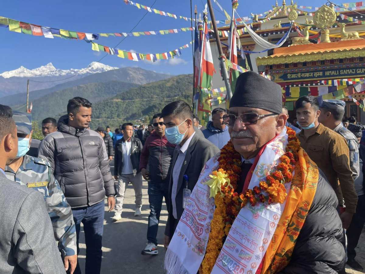 प्रचण्ड चढेको हेलिकोप्टर आकस्मिक अवतरण