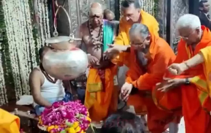 प्रधानमन्त्री प्रचण्डले गरे महाकालेश्वर मन्दिरमा पूजाअर्चना