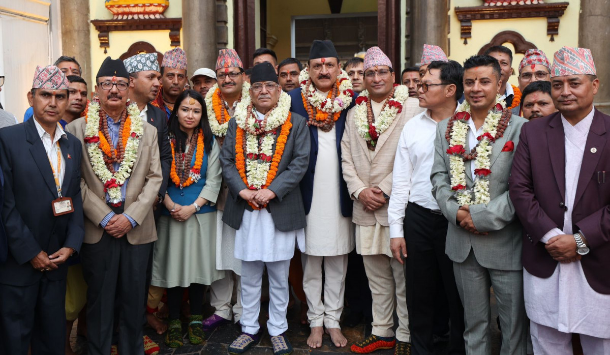 प्रधानमन्त्री दाहालद्वारा पशुपतिनाथ मन्दिर दर्शन