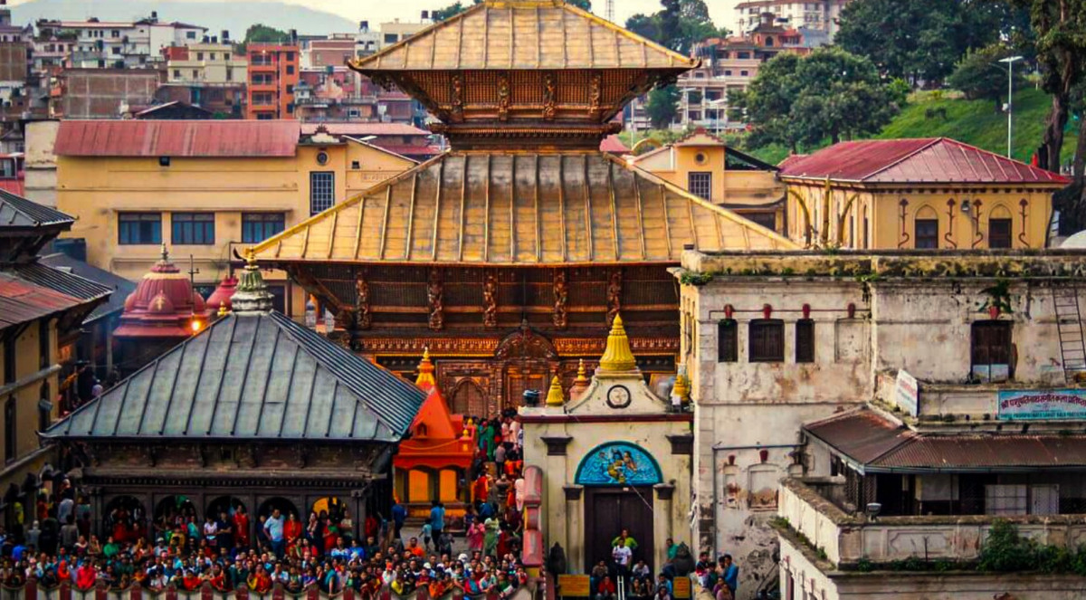 पशुपतिनाथ मन्दिर परिसरमा बालाचतुर्दशीको मेला,आज पितृका नाममा बत्ती बाल्ने