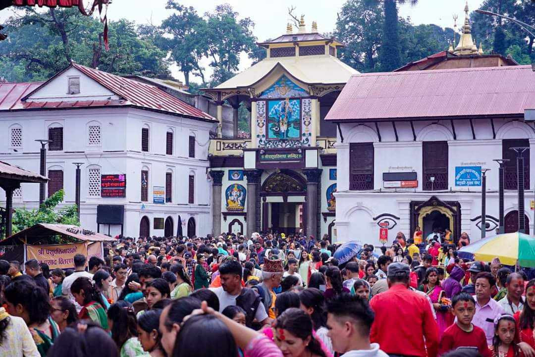 आज साउनको अन्तिम सोमबार देशभरका शिवालयमा भक्तजनको घुइँचो