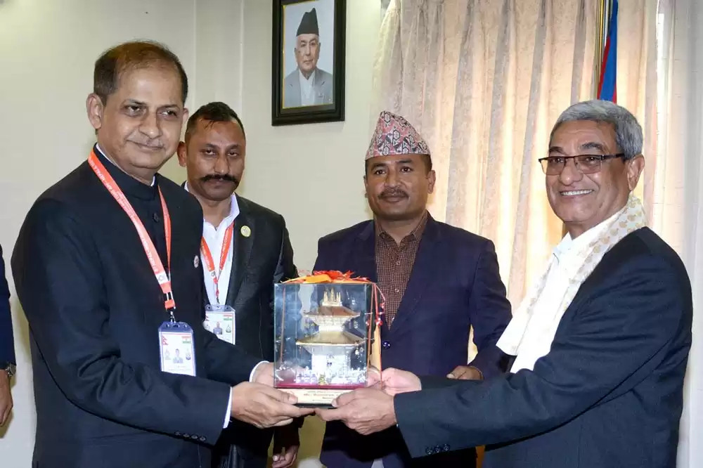 गृहमन्त्री लेखक र एसएसबीका महानिर्देशकबिच भेटवार्ता