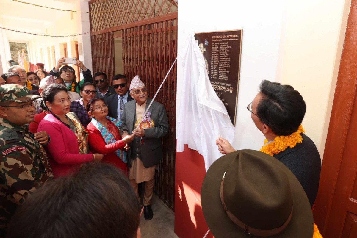 प्रधानमन्त्री ओलीले गरे आफुले प्राथमिक शिक्षा लिएको विद्यालयको भवन उद्घाटन