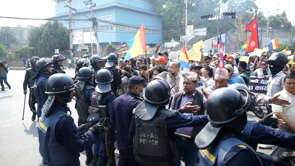 कार्यकर्ता रिहाइको माग गर्दै माइतीघरमा राप्रपाको प्रदर्शन