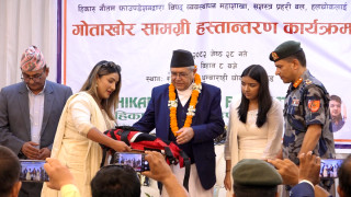 हिकारु गौतम फाउडेशन द्वारा गोताखोरका लागि आवश्यक सामग्री हस्तान्तरण