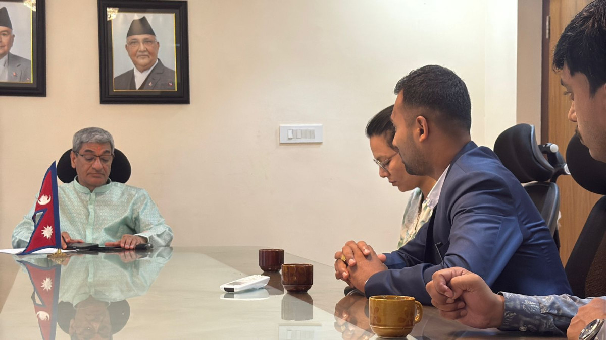 ‘अलबिदा’ लेख्ने डाक्टर श्रेष्ठले गृहमन्त्री लेखकलाई सुनाए आफ्ना समस्या