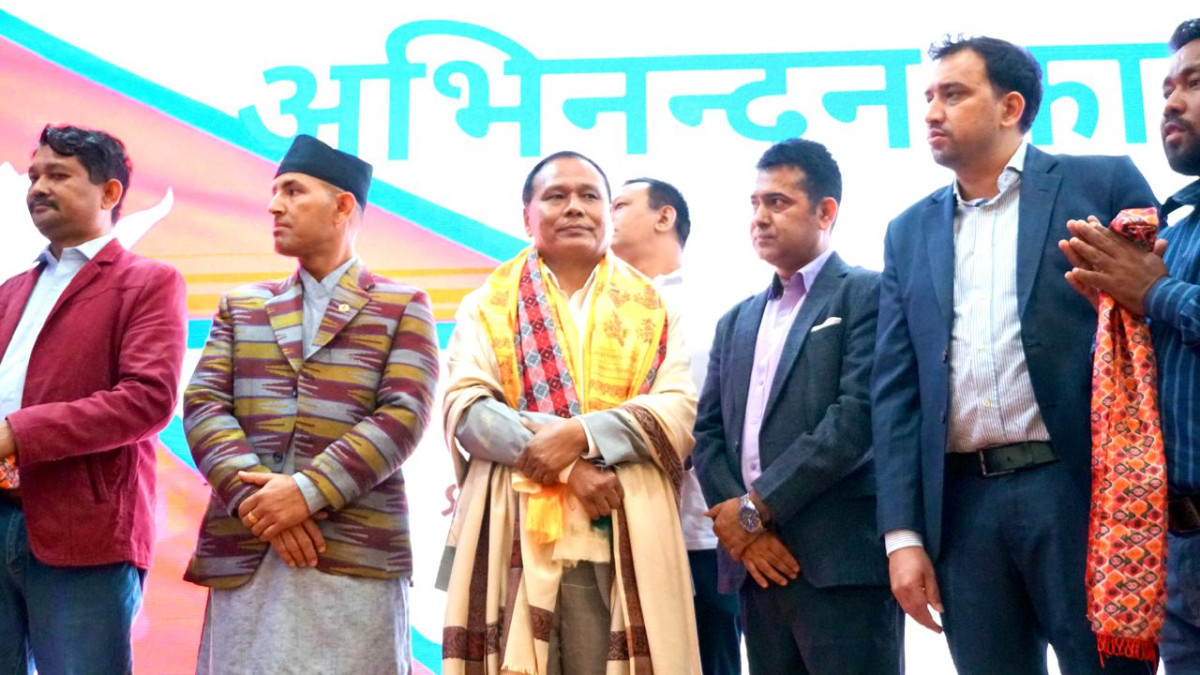 खाडी देशको भ्रमणमा रहेका कुलमानले भने:म कुनै पार्टीको झन्डा लिएर आएको होइन्