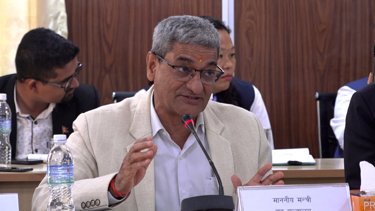 जोखिम न्यूनीकरणका लागि पूर्वसूचना प्रणालीलाई दुरुस्त गरेको छ : गृहमन्त्री लेखक