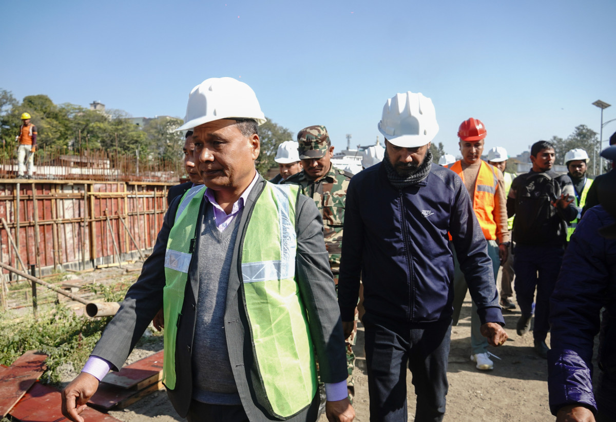 टुकुचामा निर्माणाधिन ढल प्रशोधन केन्द्रको अवलोकन गर्दै घिसिङले भने:काम चाँडै सकिन्छ