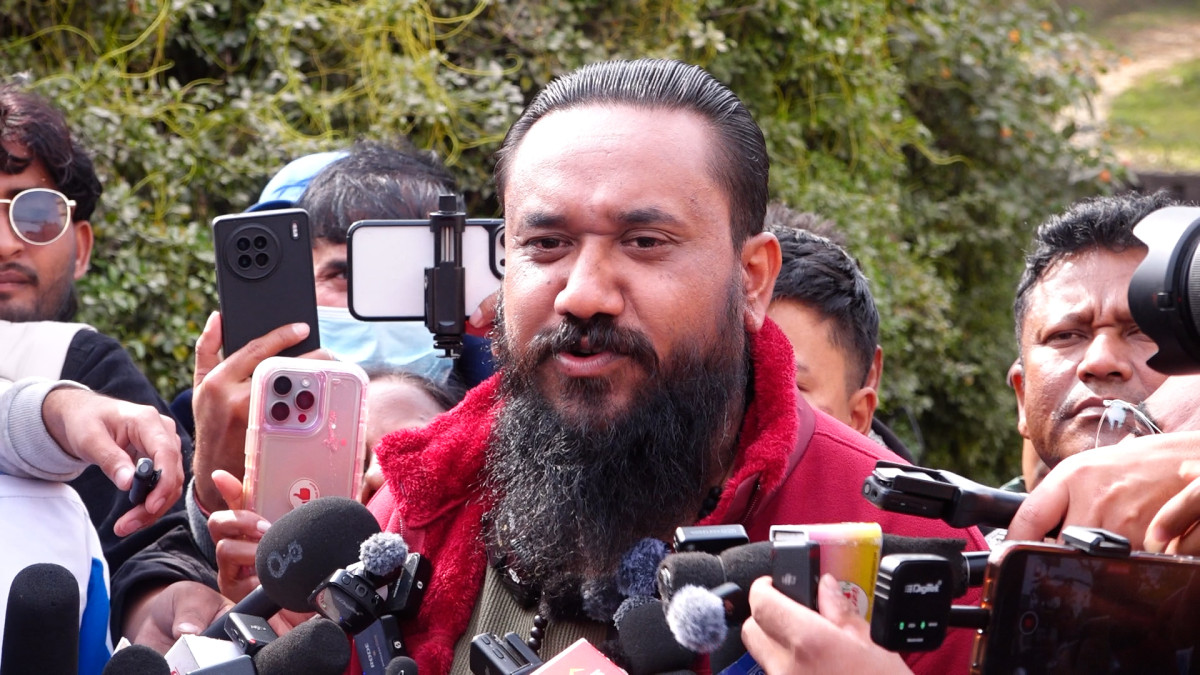 रविलाई भेट्न नख्खु कारागार पुगे खगेन्द्र,भन्छन् गगन थापामाथि पनि छानविन हुनुपर्छ