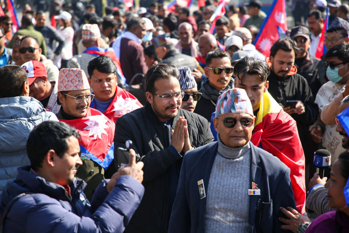 सडकमा उत्रिए राप्रपाका नेता–कार्यकर्ता (फोटो फिचर)