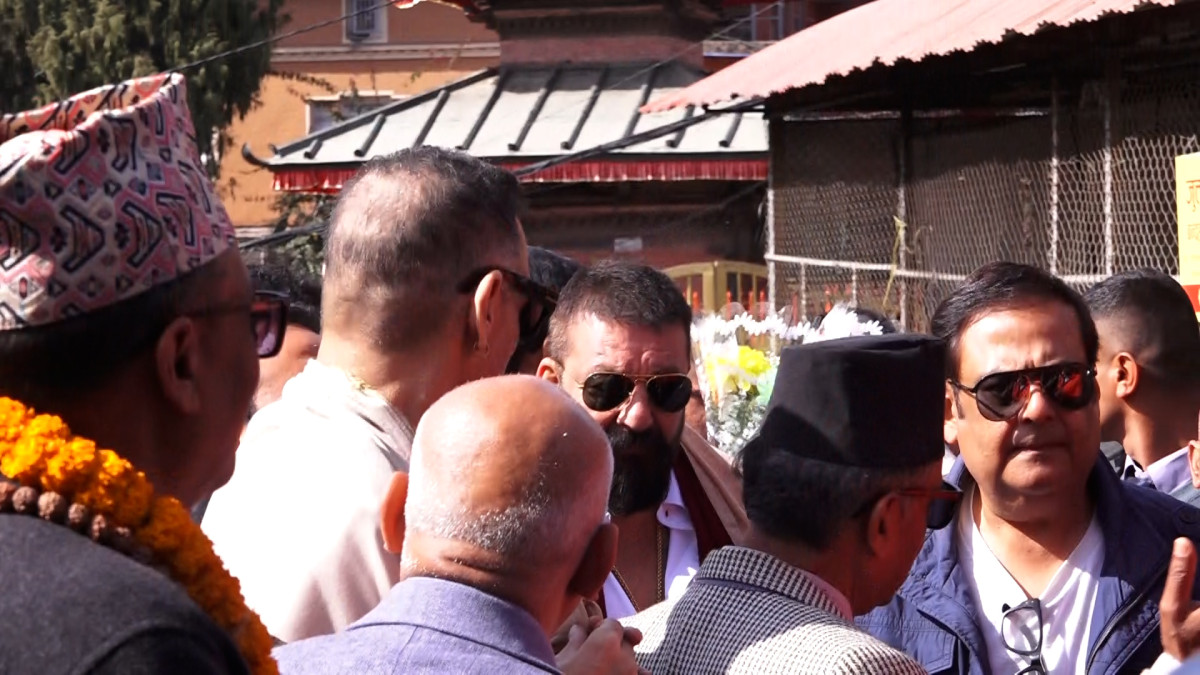 बलिउड अभिनेता सञ्जय दत्तले गरे पशुपतिनाथको दर्शन