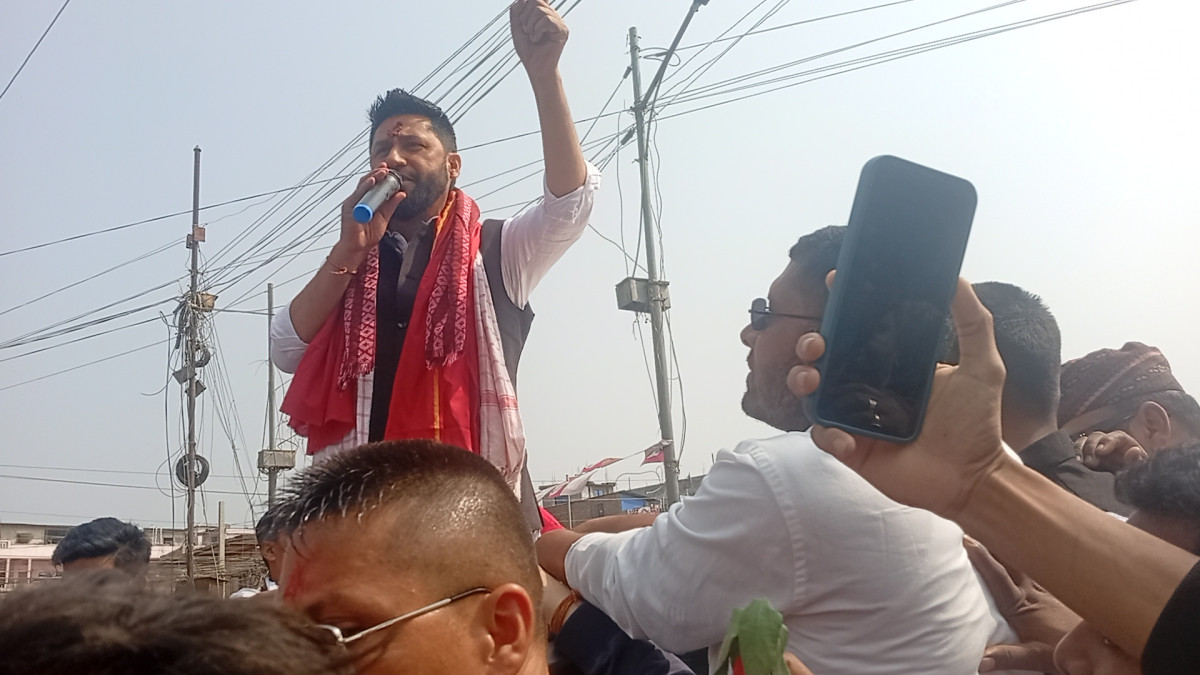 सिराहाको गोलबजारमा रास्वपा सभापति रवि लामिछानेलाई भव्य स्वागत