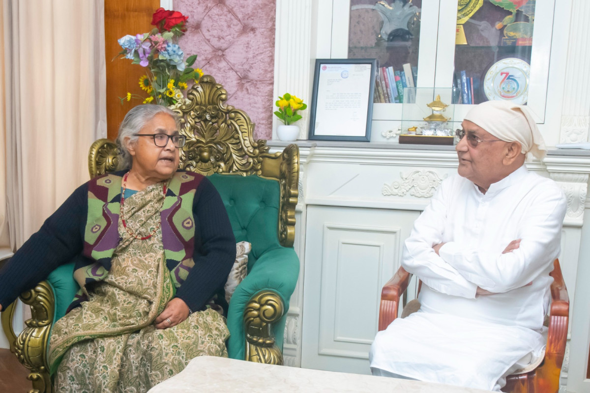 ओली निवासमा प्रधानमन्त्री कार्की, मोहनप्रसादप्रति समवेदना प्रकट (फोटोसहित)