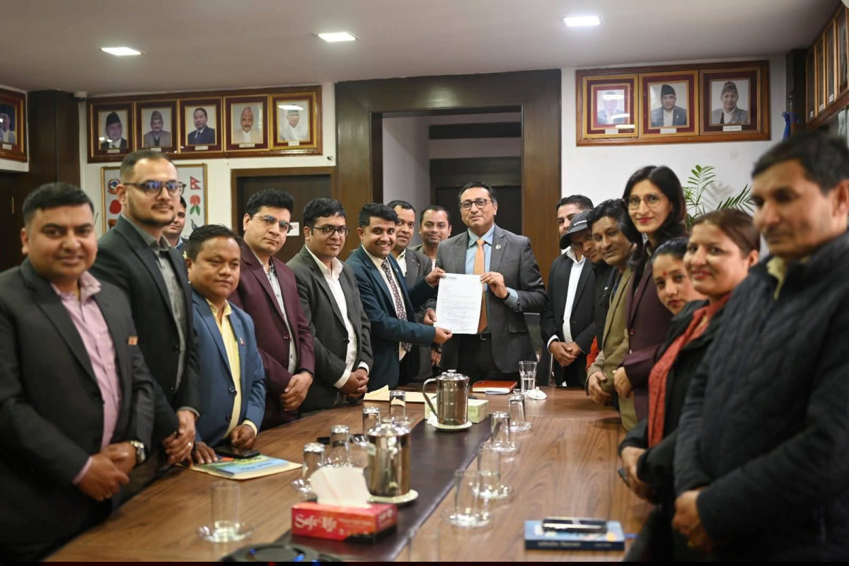 इमानसँग अर्थमन्त्री:सञ्चार क्षेत्रसँग सहकार्य गरेर आर्थिक नीति अघि बढाइने