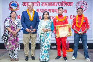 पदक विजेता खेलाडीहरूलाई नगदसहित काठमाडौं महानगरपालिकाद्वारा सम्मान