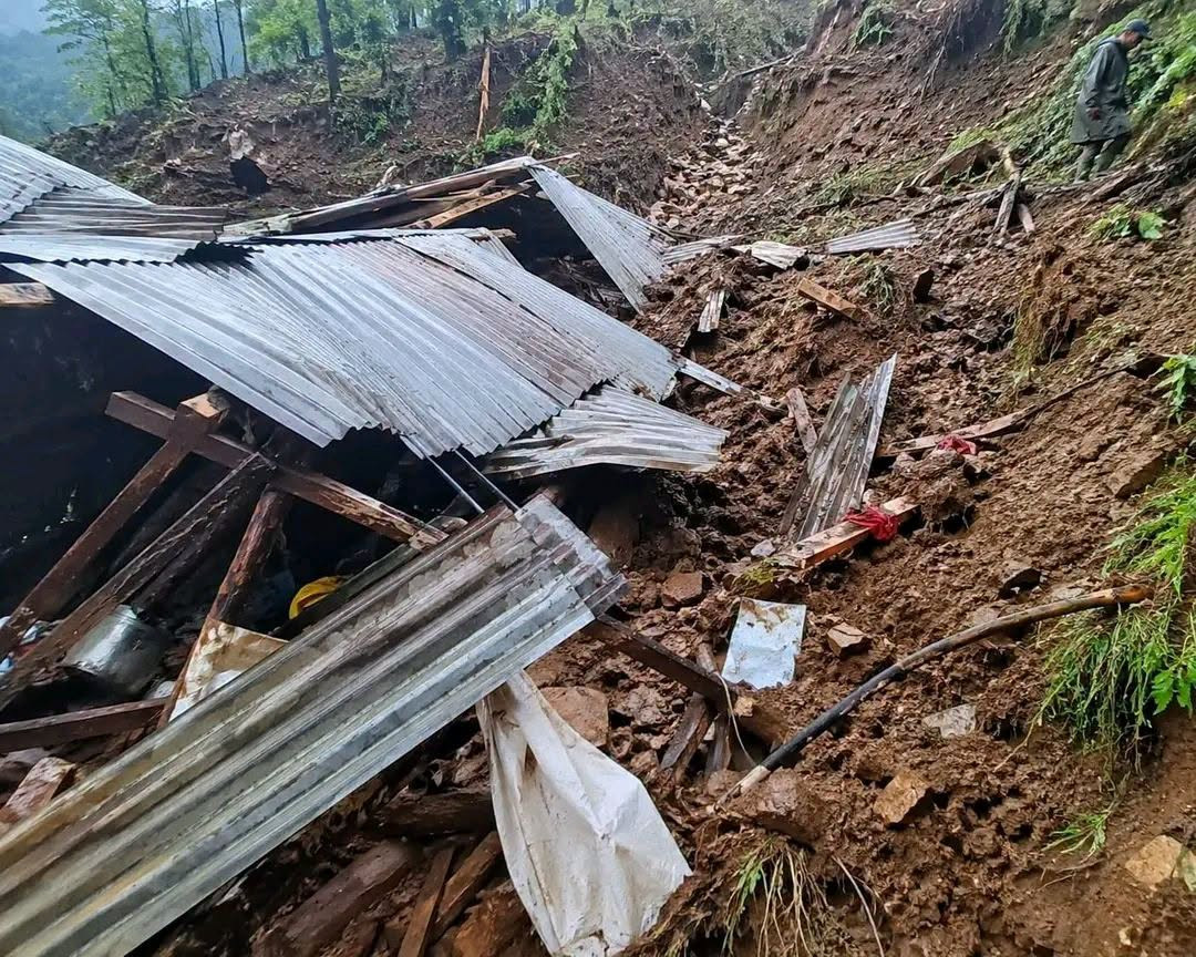 जाजरकोटमा पहिरोले अस्थायी टहरा पुरिँदा एक महिलाको मृत्यु