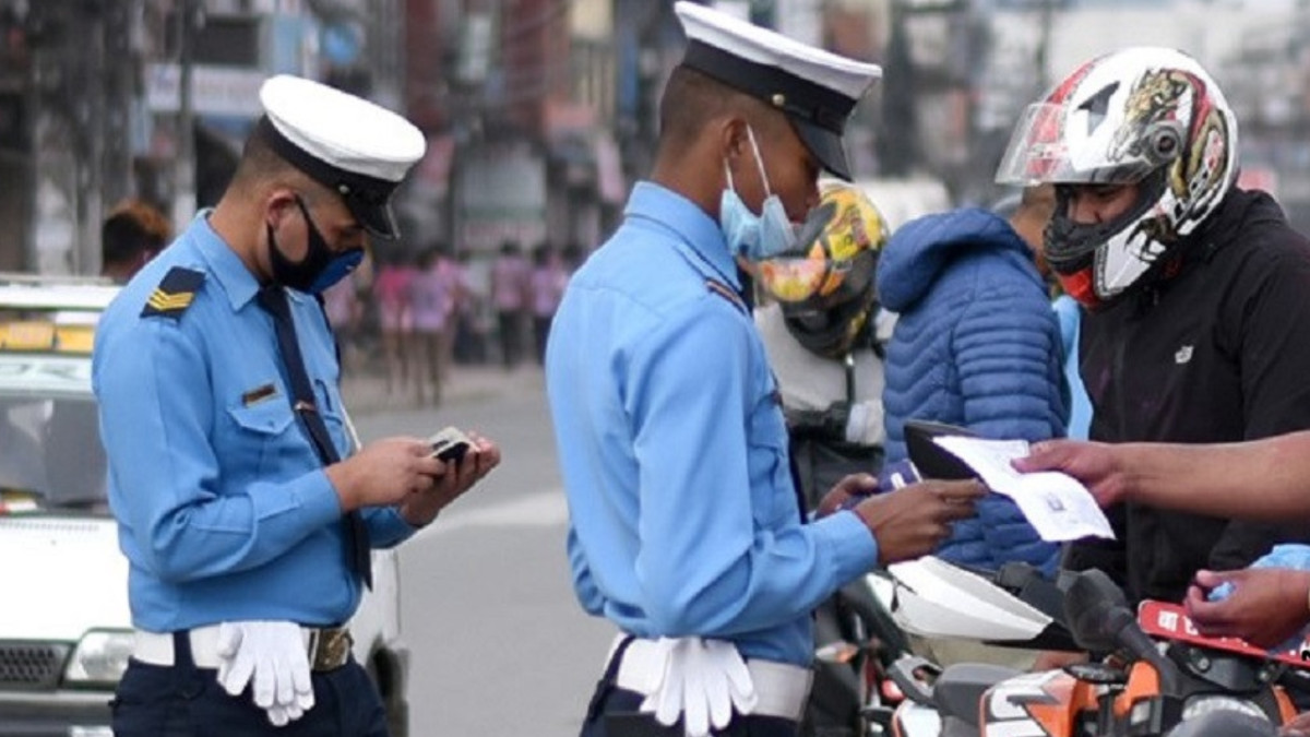 २४ घण्टामा ट्राफिक प्रहरीले गर्यो ९९१ जनालाई कारबाही