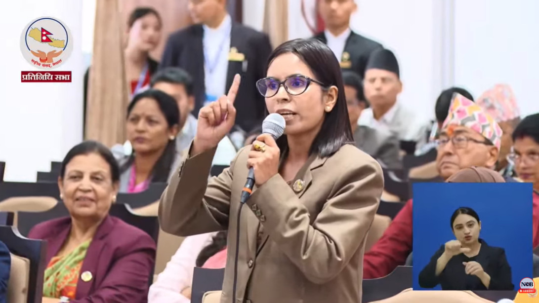 संग्रौलाको प्रतिपक्षीमाथि कटाक्ष; ‘प्रश्न चस्मामाथि होइन, नियतमाथि गरौँ’