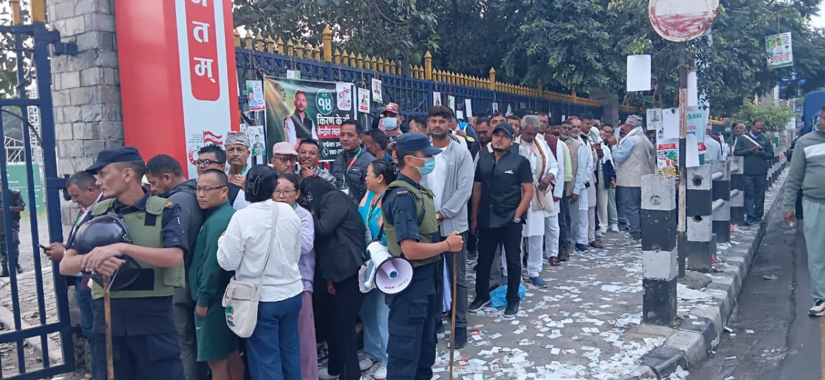 कांग्रेस महाधिवेशन:बिहानैदेखि मतदाता लाइनमा, ७ बजेदेखि मतदान, आजै गणना थाल्ने तयारी